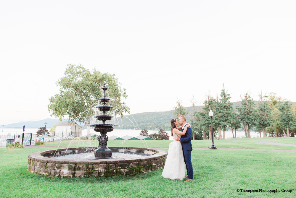 Couple kissing in front of Fort William Henry's fountain