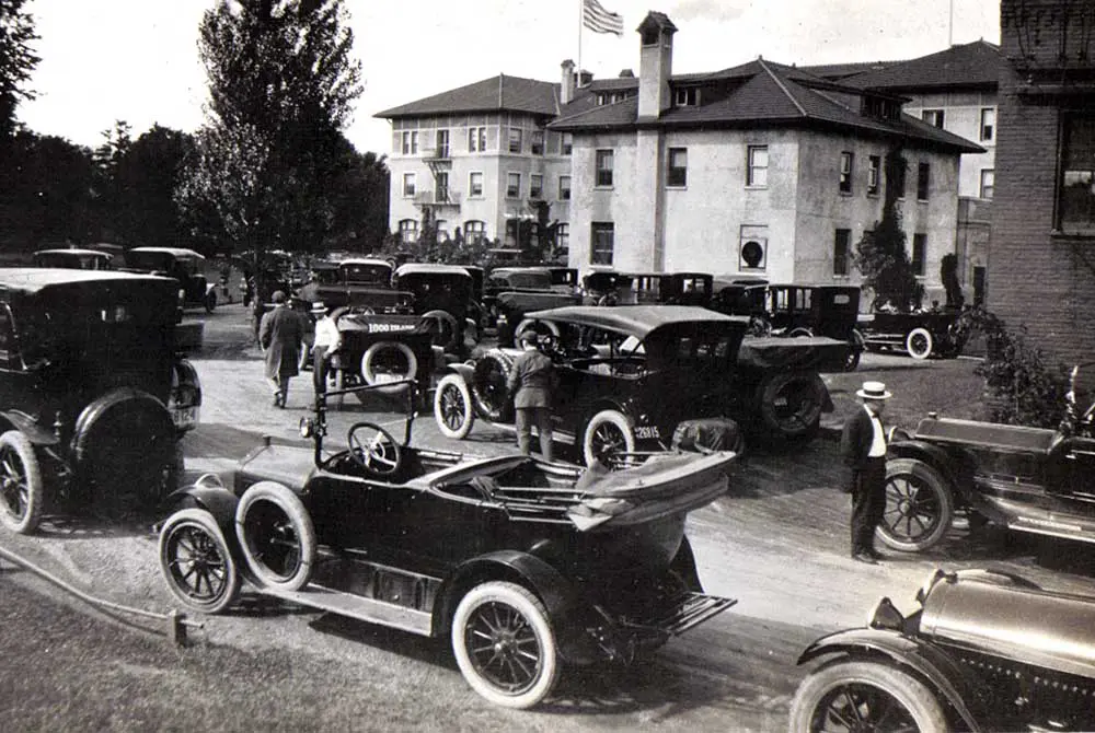 historic photo cars parked at Fort William Henry Hotel